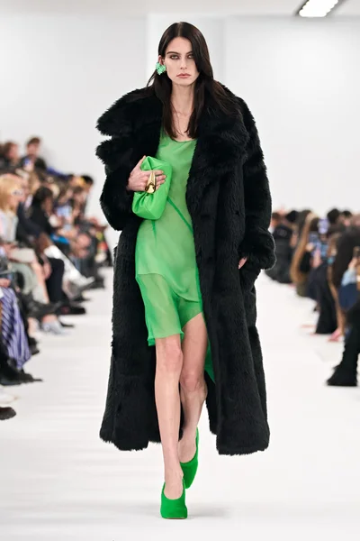 Look 34